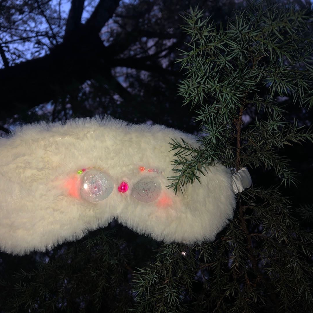 Whose eyes opened * Eye mask